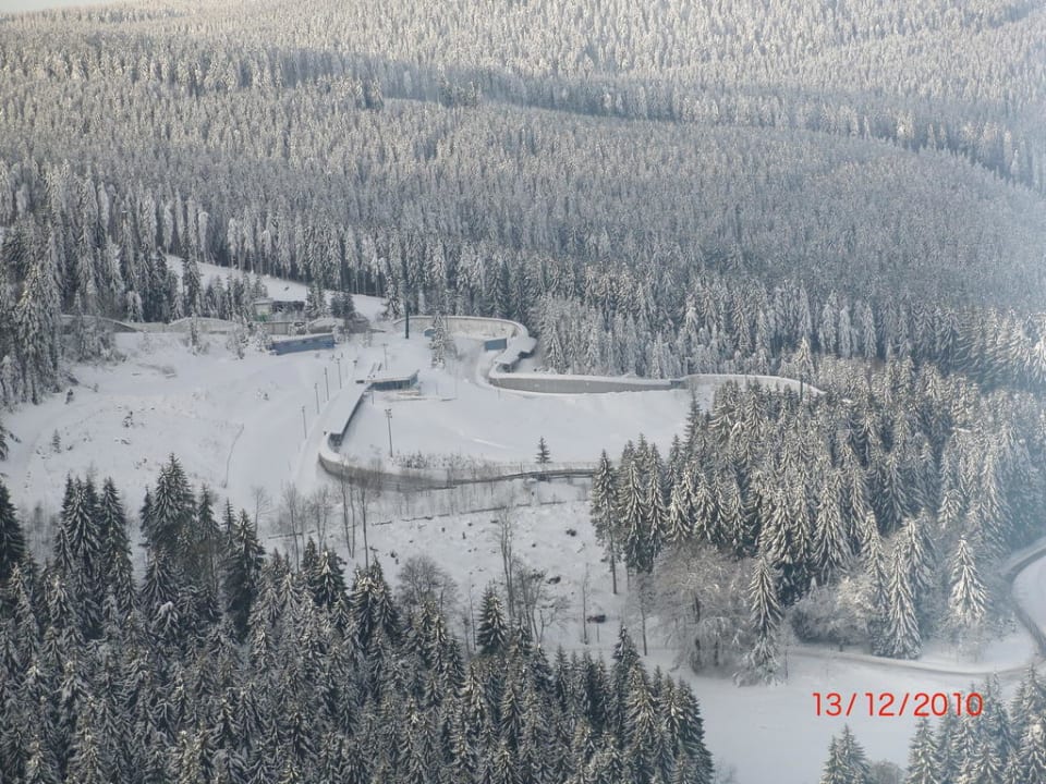 Ausblick auf die Sportanlagen aus dem 10. Stock AHORN Panorama Hotel Oberhof