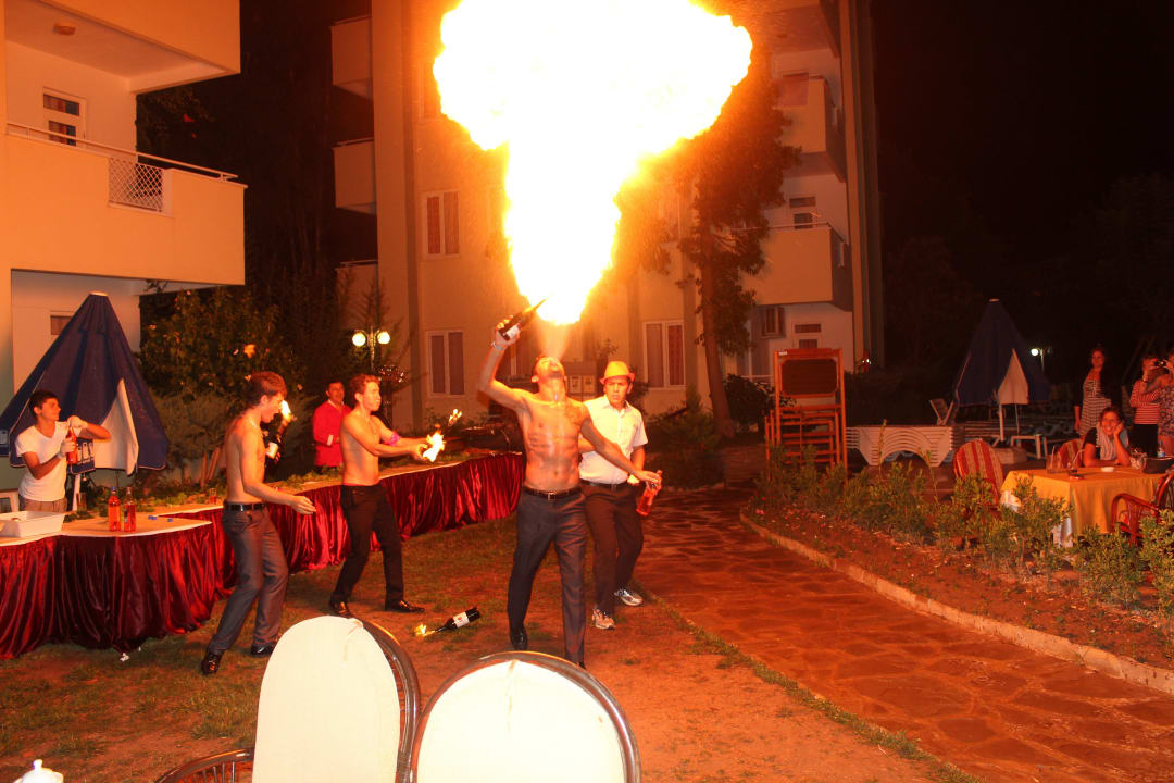 Feuerschlucker Melissa Garden Aparthotel