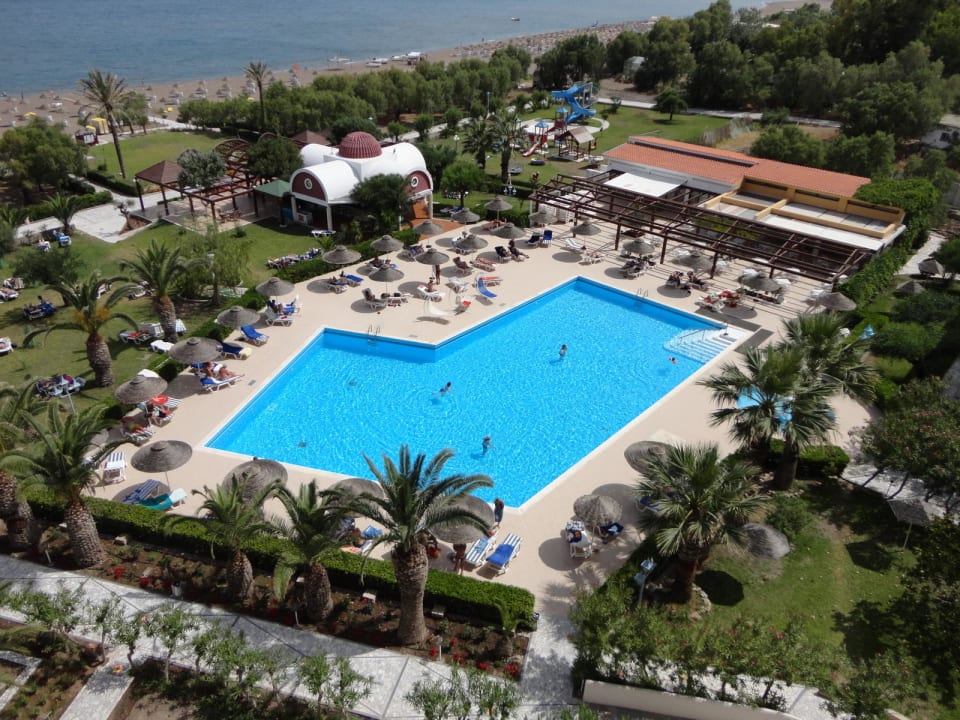 Widok na basen Pegasos Deluxe Beach Hotel