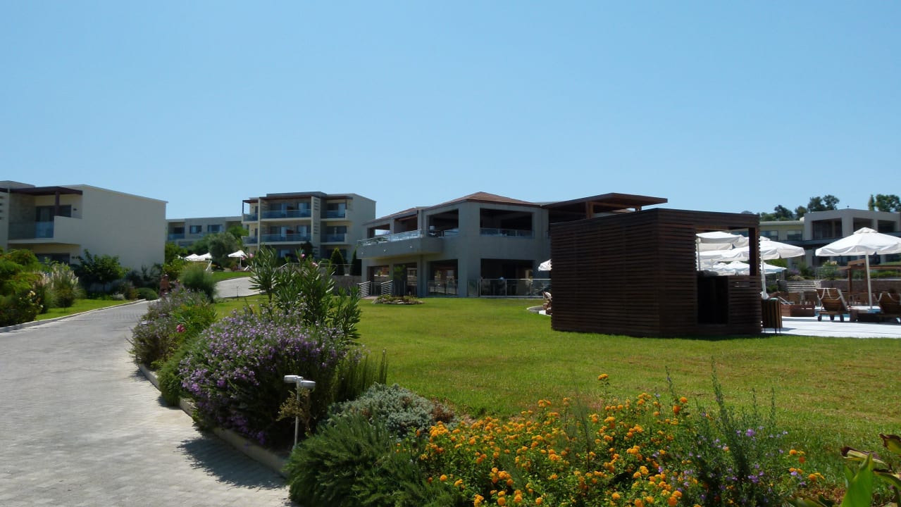 Weg am Pool SENTIDO Port Royal Villas & Spa