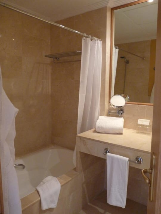 Badezimmer vor der Tür Grupotel Playa de Palma Suites & Spa
