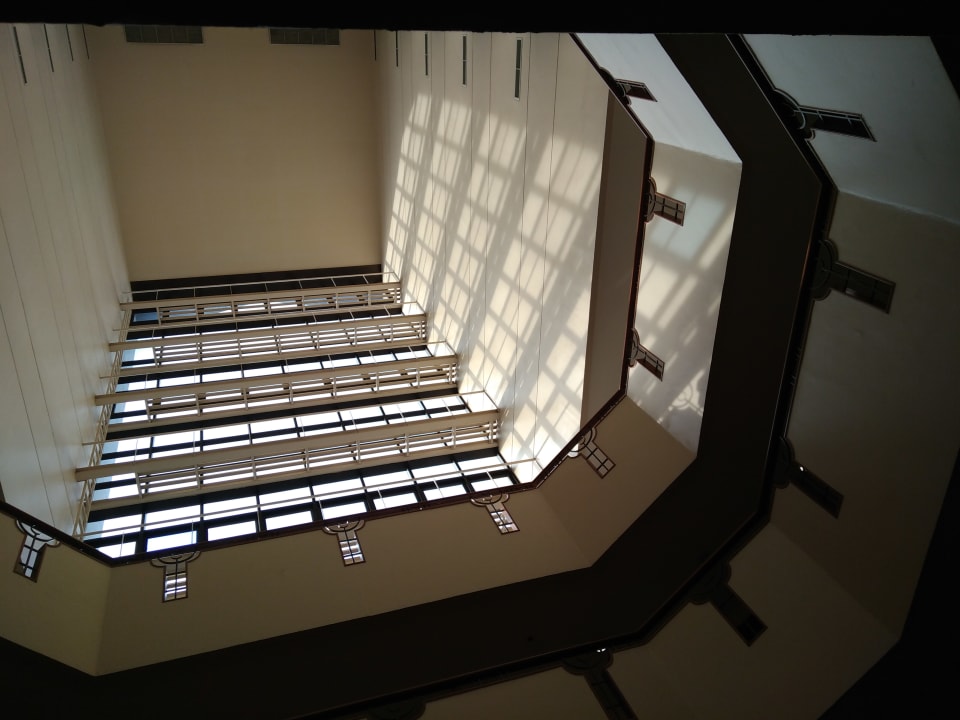 Treppenauge nach oben Hotel Bliston Suwan Park View