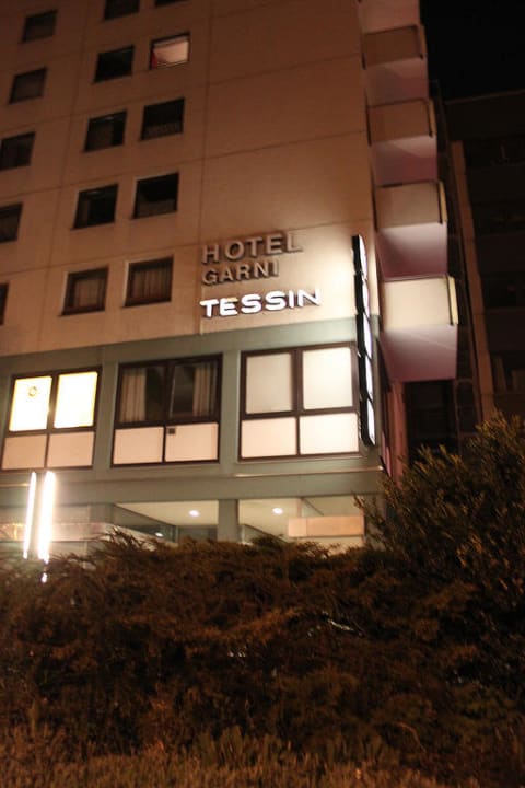 Eingang Hotel Tessin