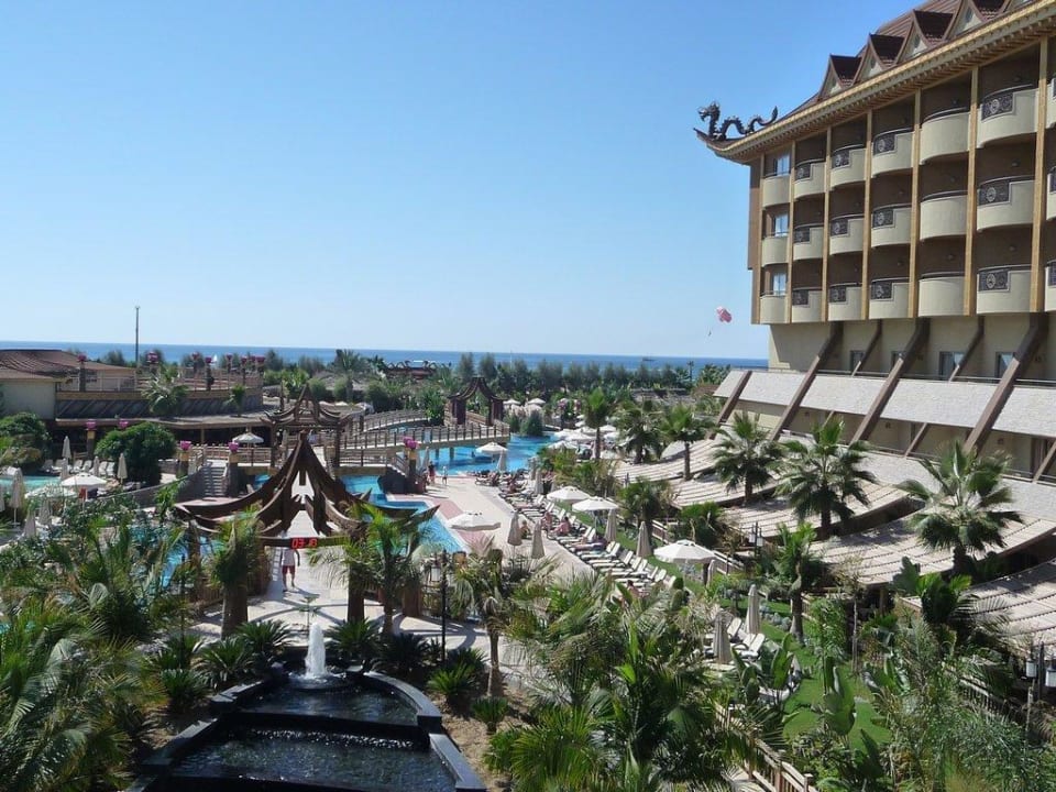 Blick auf Pool Hotel Royal Dragon