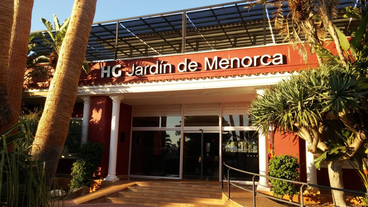 Eingang zum Hotel Aparthotel HG Jardin de Menorca