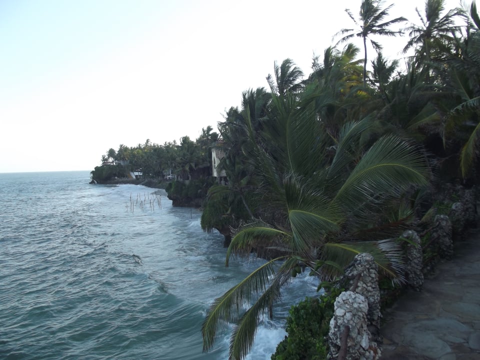 Strand Bahari Beach Hotel