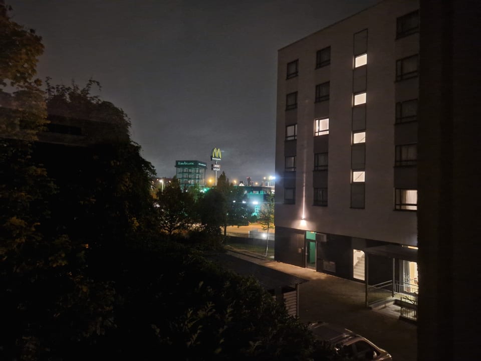 Außenansicht Holiday Inn Express Düsseldorf - City Nord