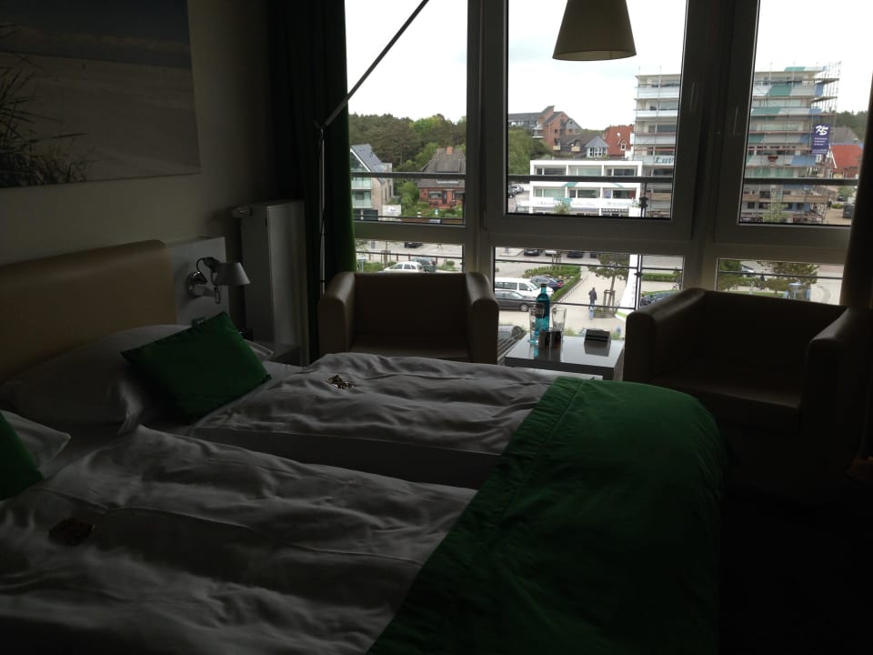 Zimmer und Ausblick Strandgut Resort