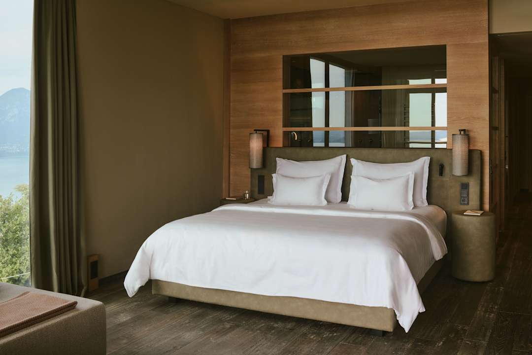 Zimmer Cape of Senses