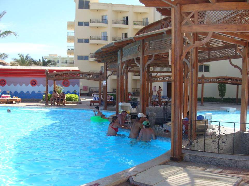 Barek przy basenie Riviera Aqua Park Resort