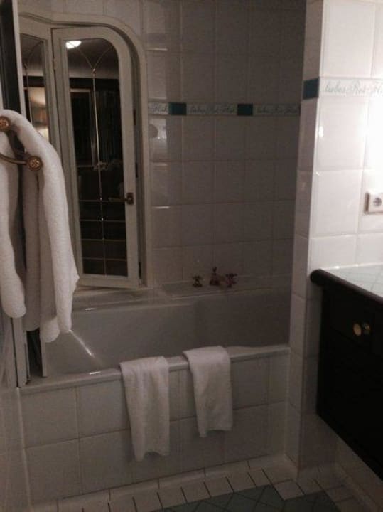 Bad Wellnesshotel ...liebes Rot-Flüh