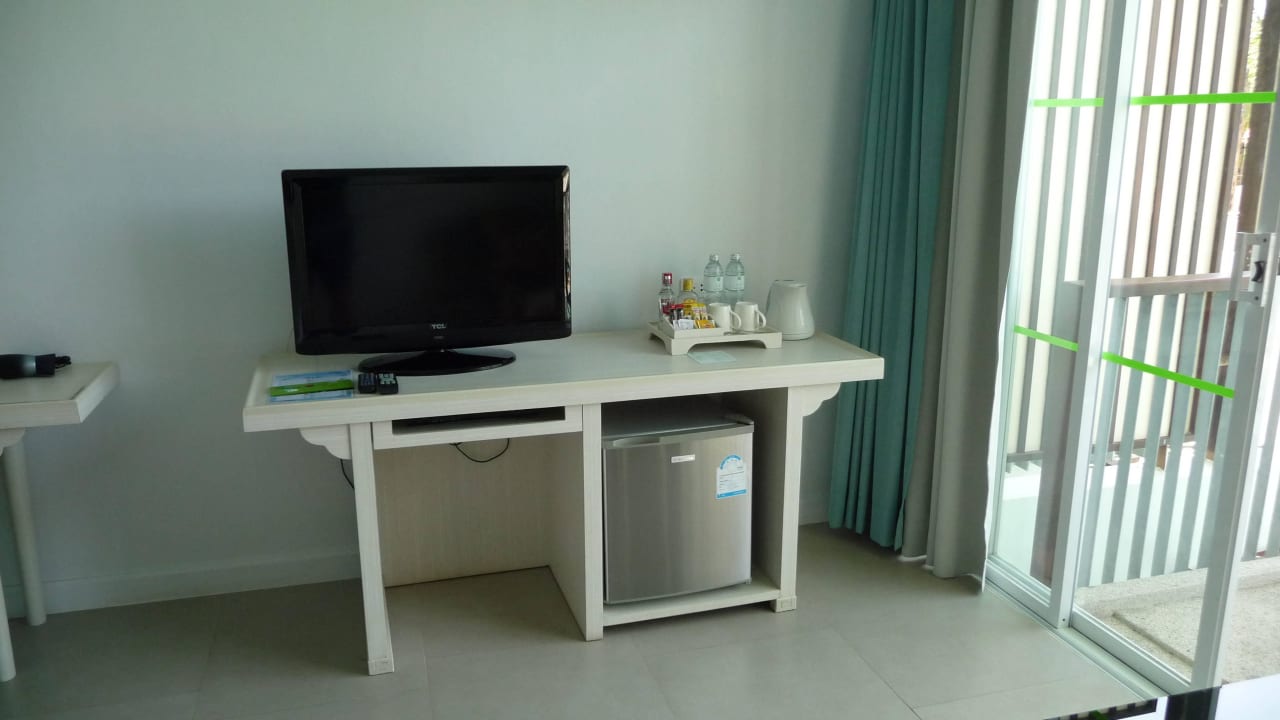 TV und Minibar The Briza Beach Resort Khaolak
