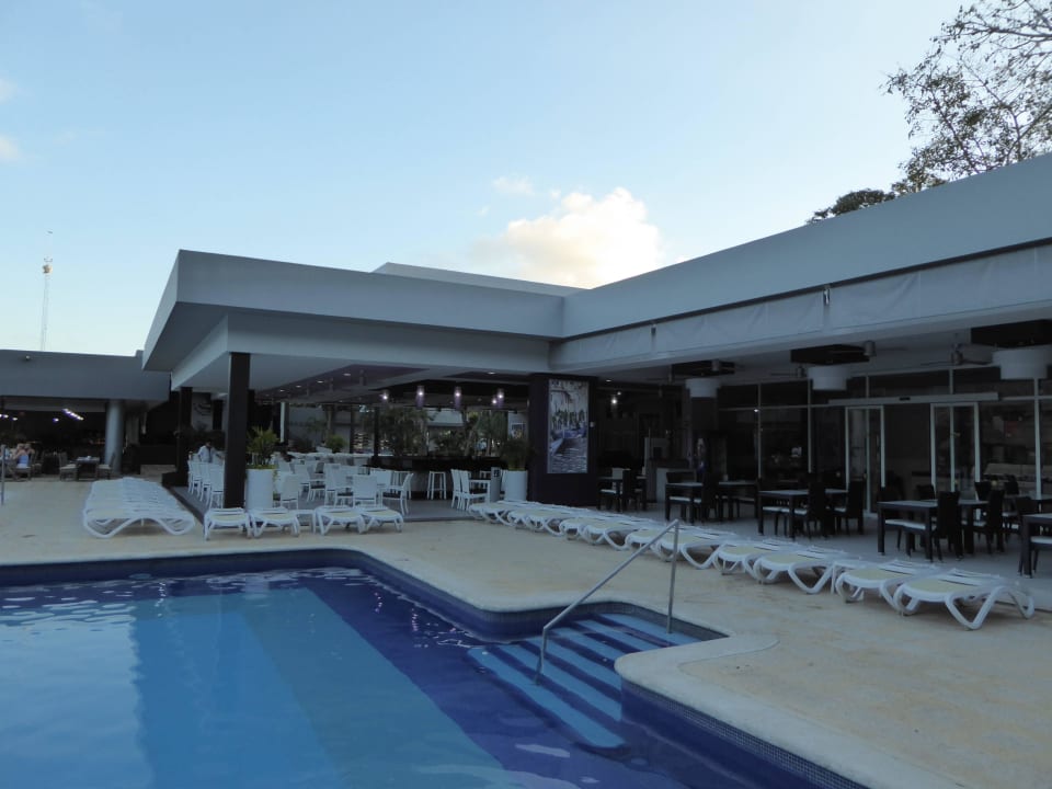 Poolbar Hotel Riu Lupita