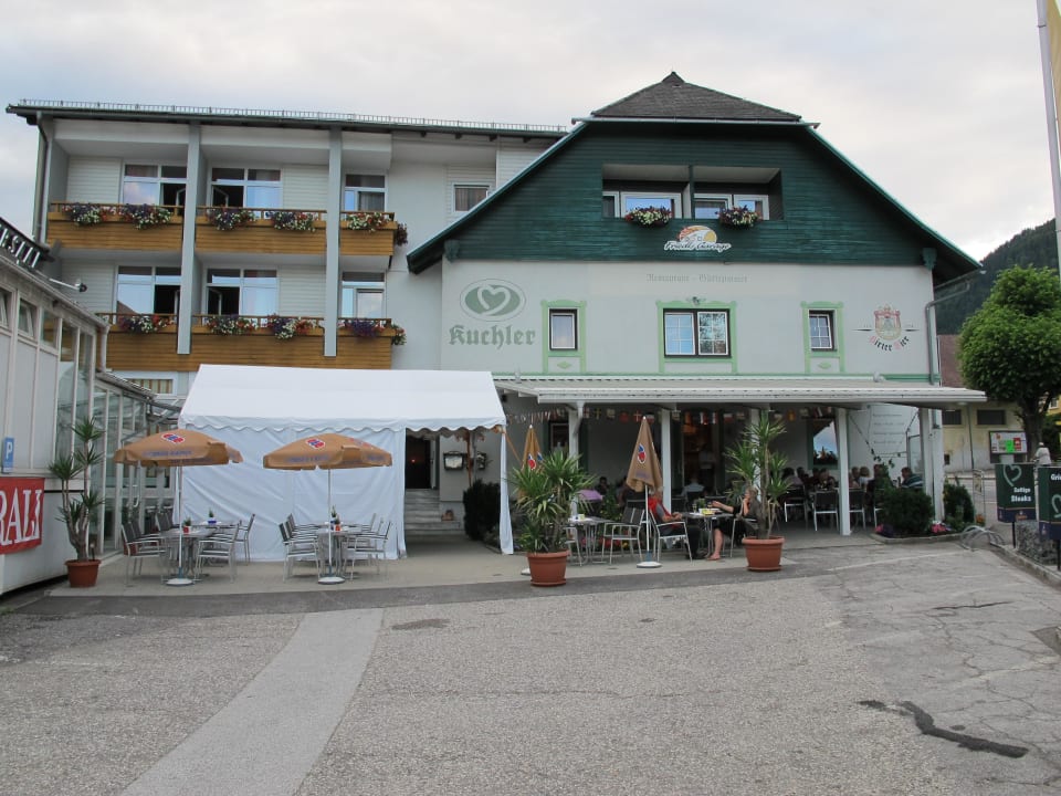 Haus mit überdachter Terrasse Hotel Kuchlerwirt