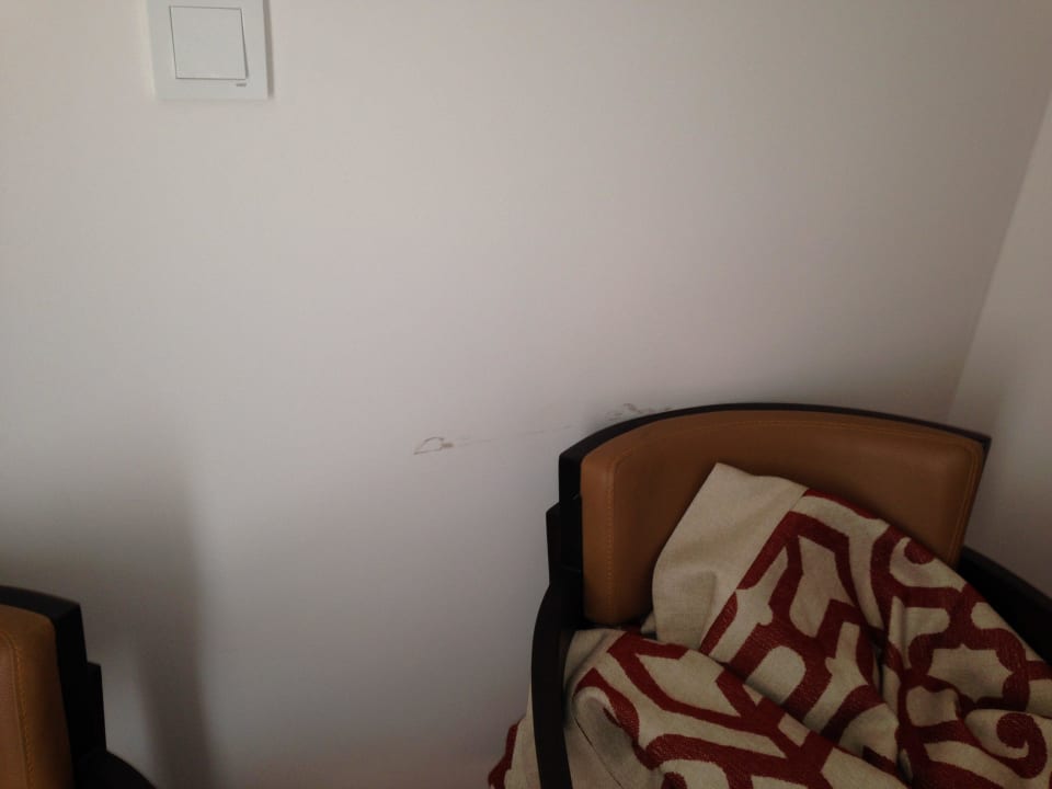 Schimmel oder Dreck an der Wand? Akka Alinda Hotel