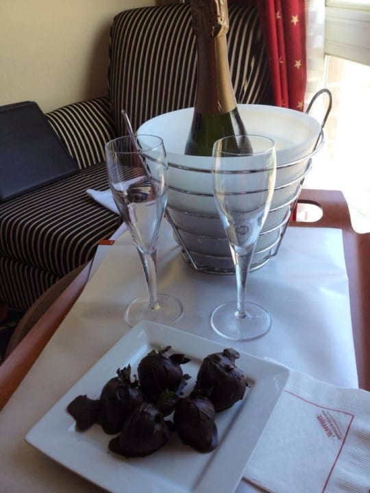 Room service  Hotel Marriott Newport