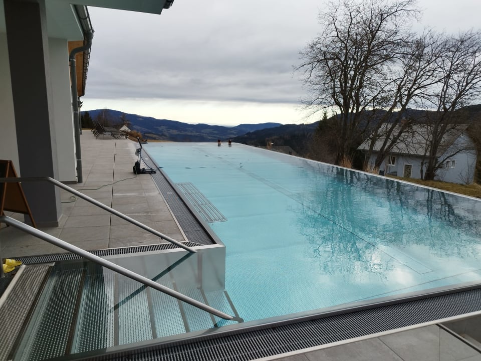 Pool Naturhotel Bauernhofer
