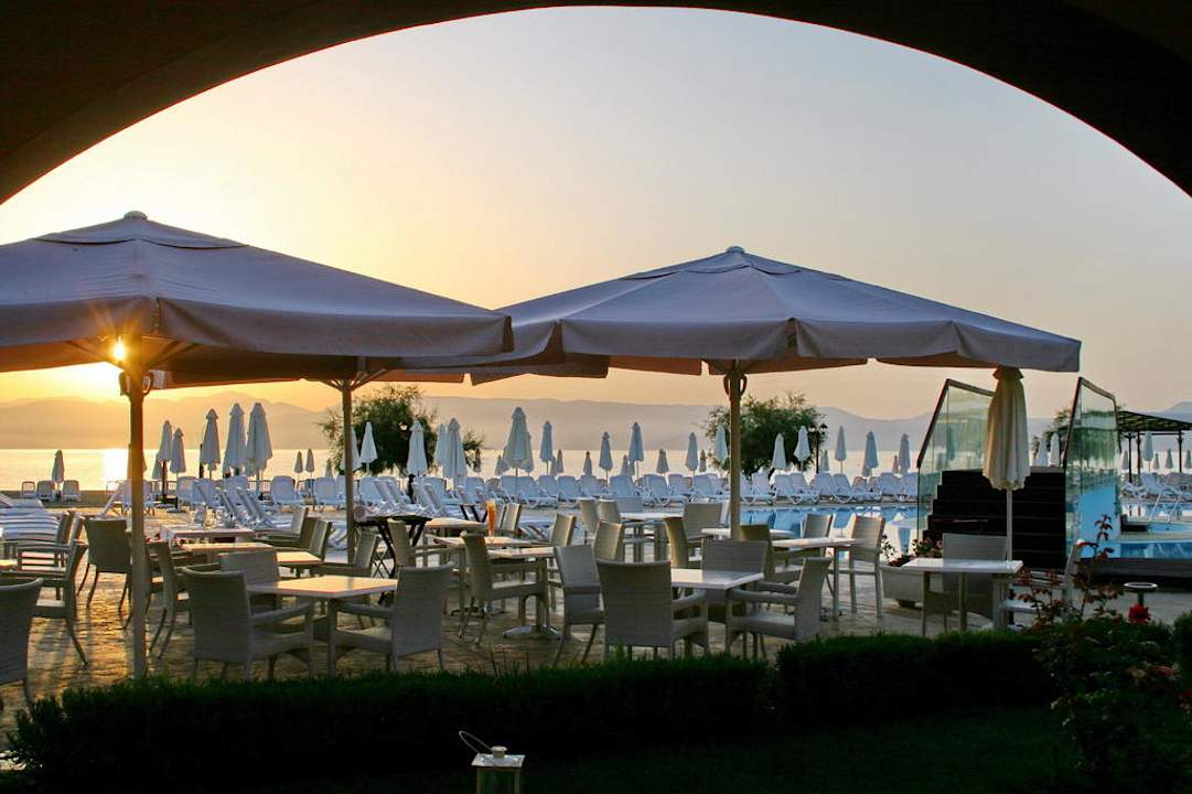Terrasse des Restaurants Capo Di Corfu  (Im Umbau/Renovierung)