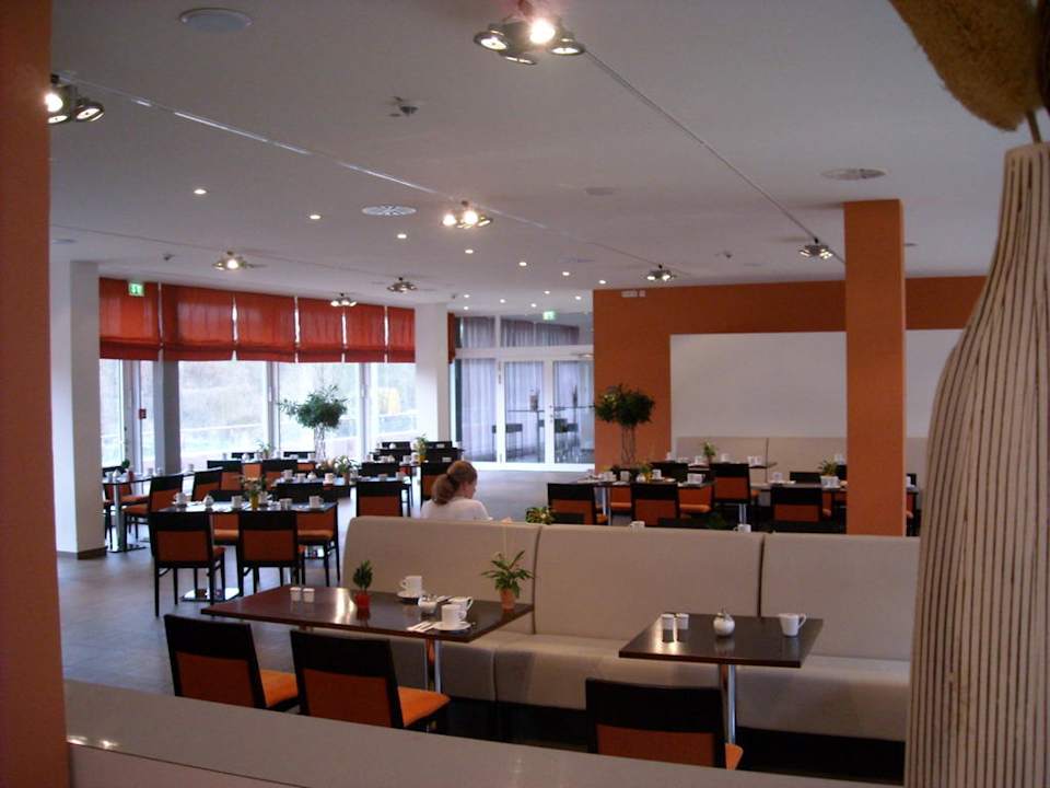 Frühstücksraum in Leder acom Hotel München