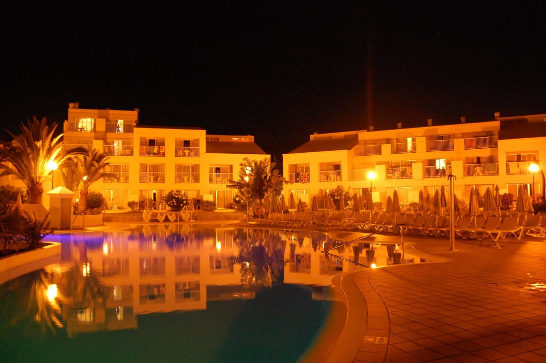 Pool und Nebengebäude Hotel Riu Oliva Beach Resort