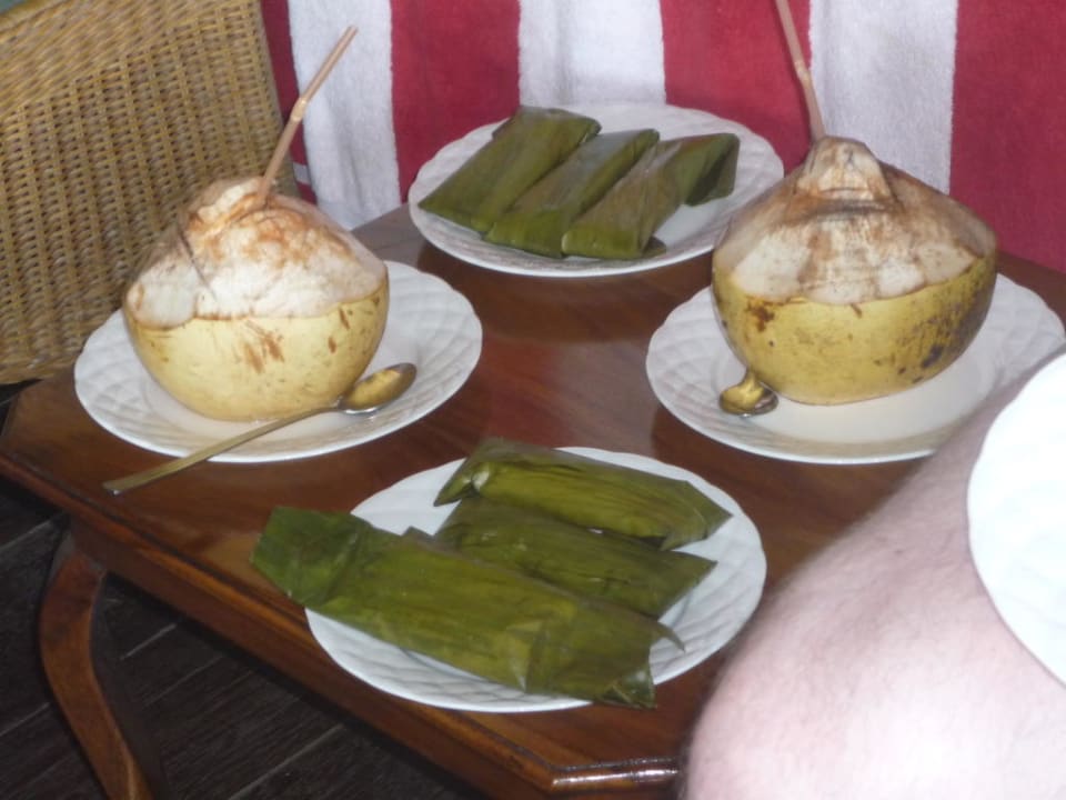 Trink-Konkosnüsse & Suessspeise Hotel Candikusuma Beach Villas