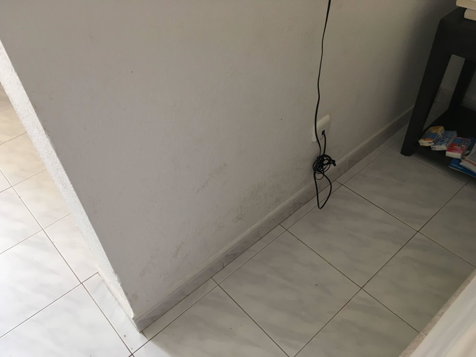 Wände sehr dreckig SBH Hotel Taro Beach