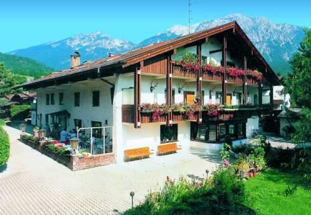 Außenansicht Hotel Karlsteiner Stuben