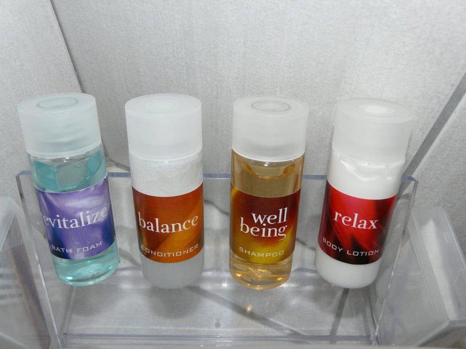 Kosmetikartikel im Bad Hotel Athens Lotus