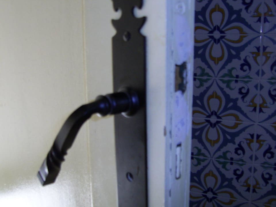 Tür vom WC - fehlender Türschnapper Djerba Castille