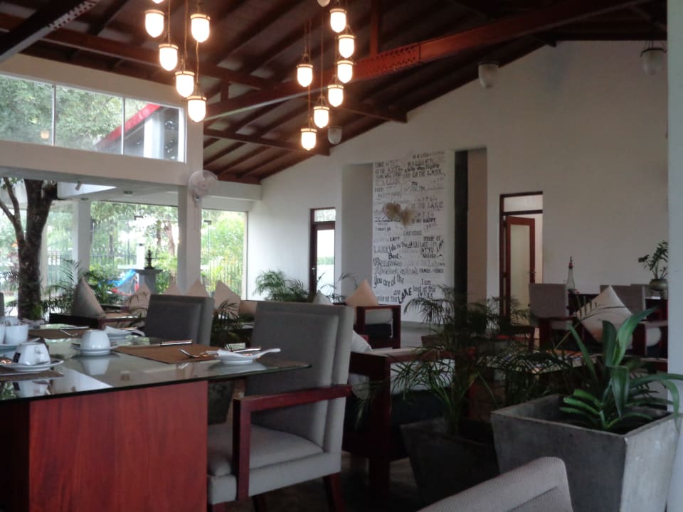 Restaurant und Lobby Wewa Addara Hotel - Hotel by the lake