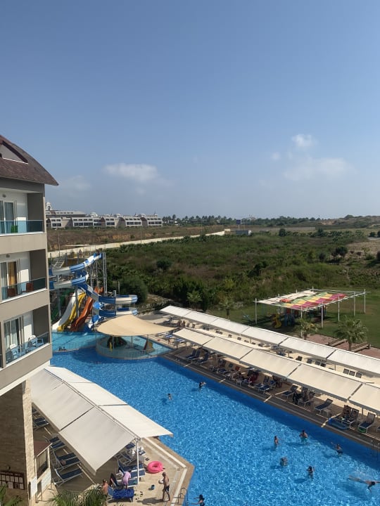 Pool Ramada Resort by Wyndham Side