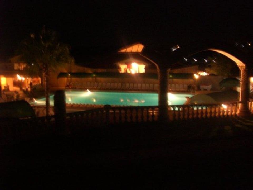 Animationspool am Abend Club Resort Atlantis