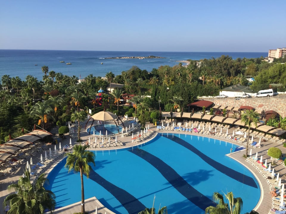 Blick auf den Pool Saphir Resort & Spa