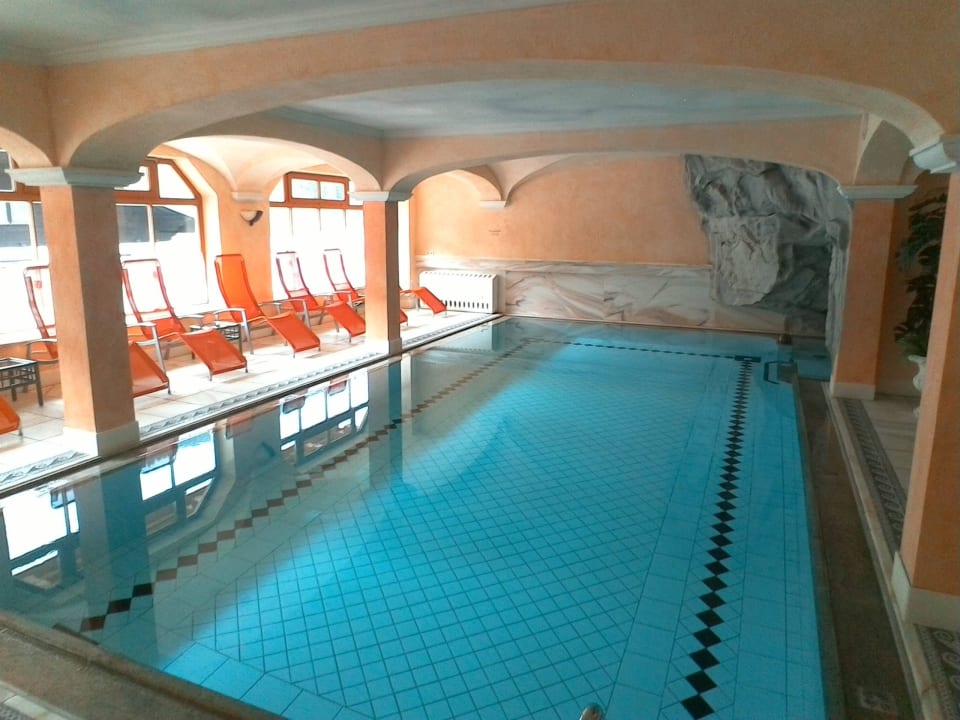 Hauseigener Pool Hotel Alpenhof