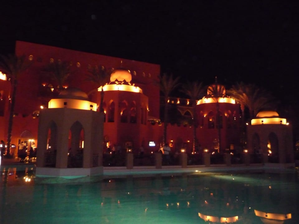 Pool mit Blick auf's Restaurant Makadi Palace