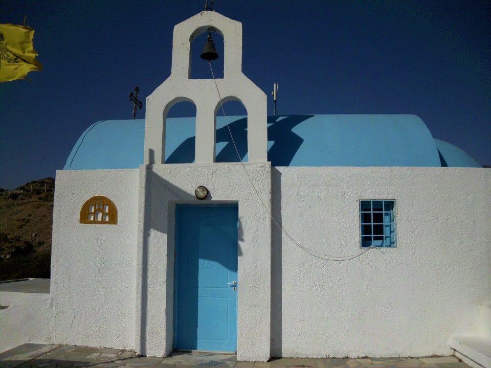 Direkt hinter dem Hotel Porto Bello Beach