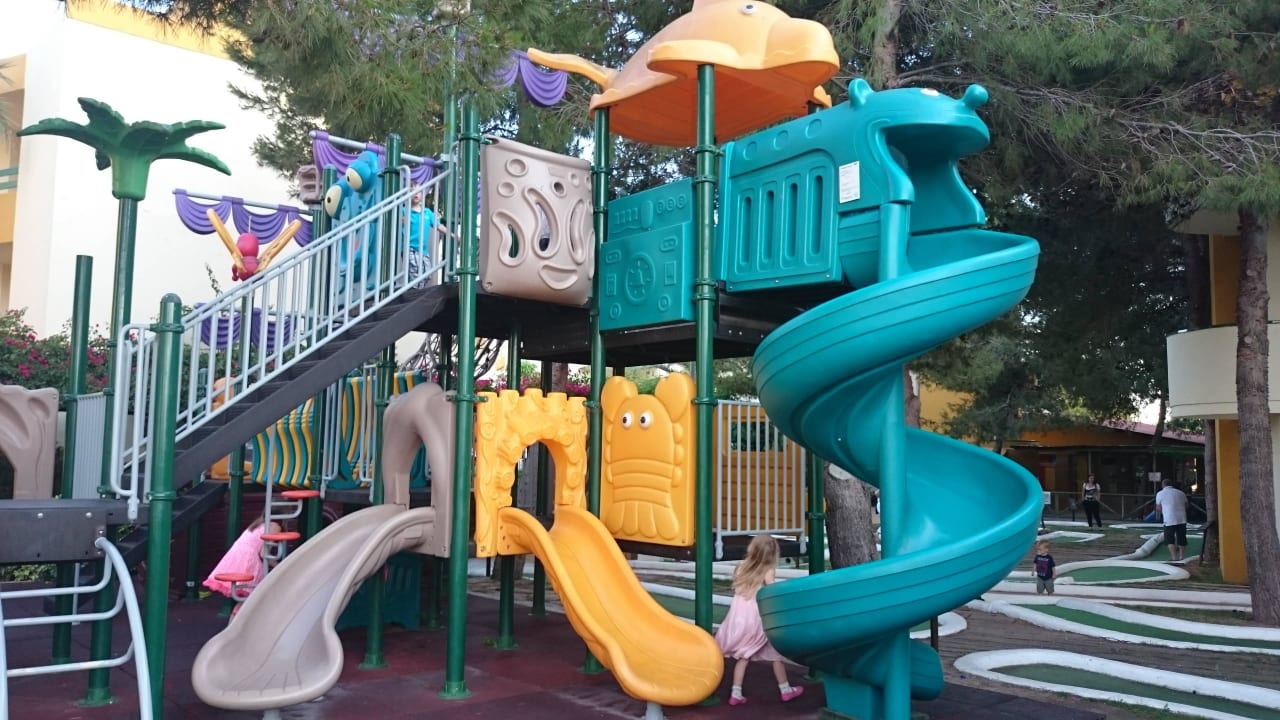 Spielplatz Zafiro Tropic