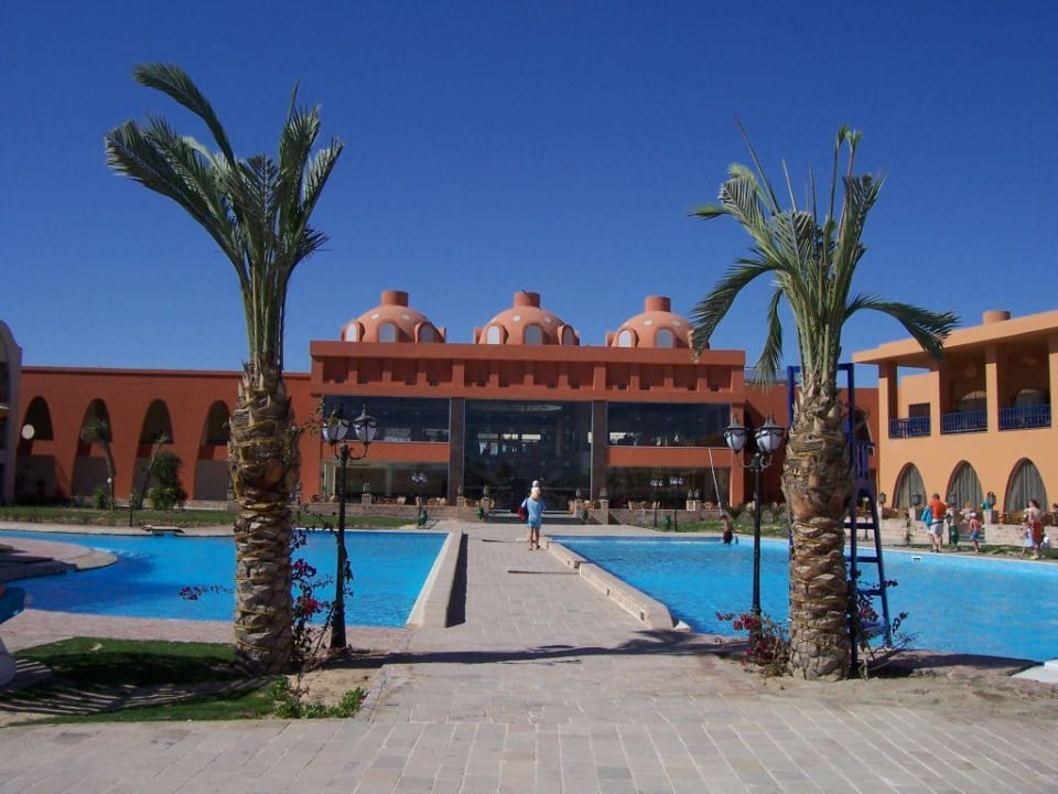 Pool mit Eingangsbereich Titanic Beach Spa & Aqua Park