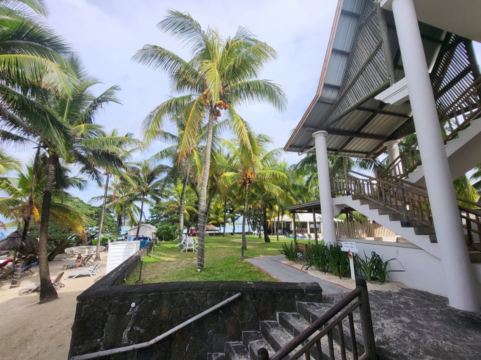 Gartenanlage Le Peninsula Bay Beach Resort & Spa