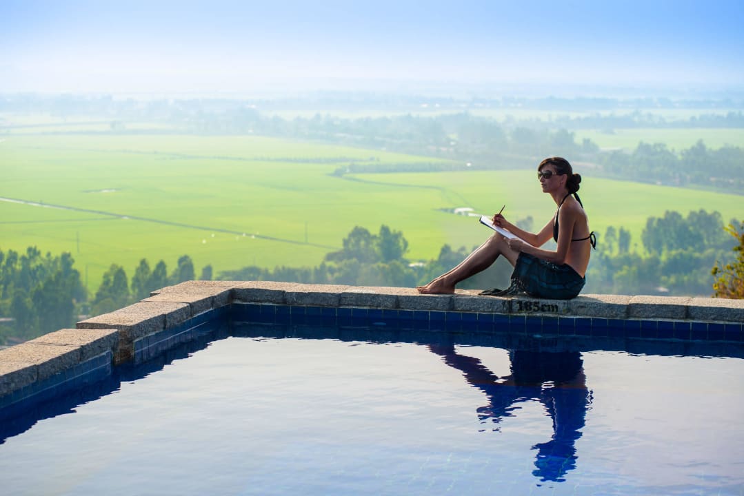 Swimming pool Victoria Nui Sam Lodge