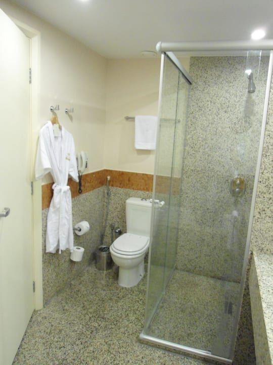 Spacious bathroom Pullman SP Guarulhos Airport