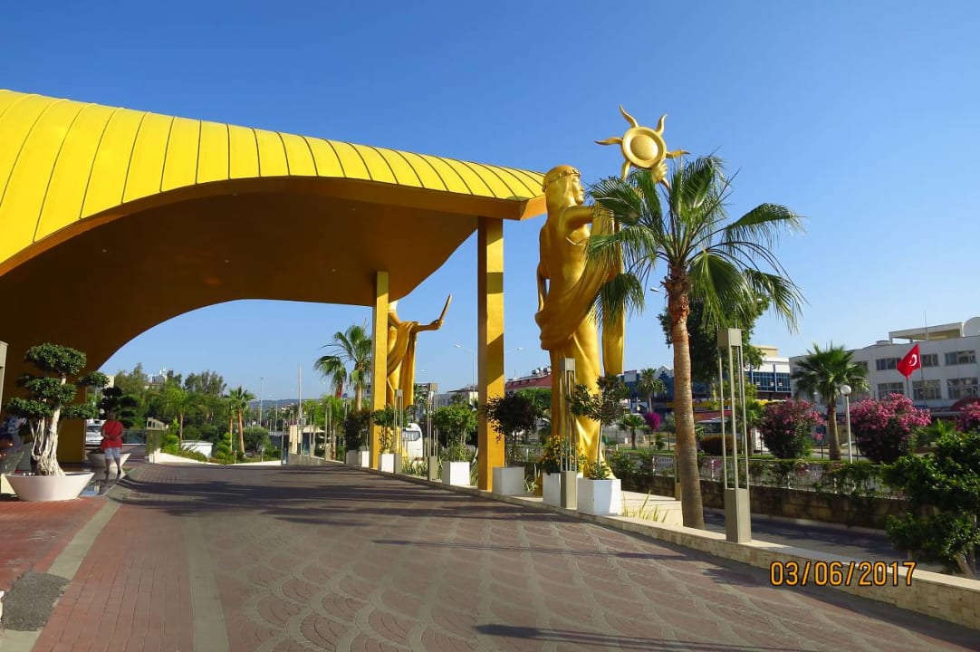 Sonstiges Azura Deluxe Resort & Spa Hotel