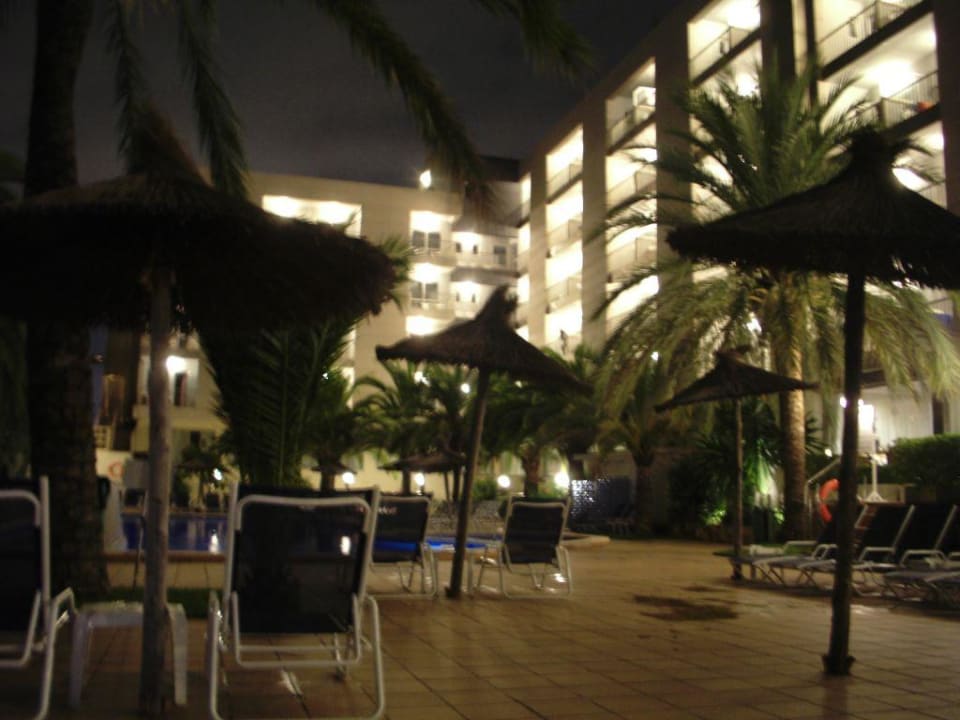 Hotel Innenseite bei nacht Hotel Cosmopolitan