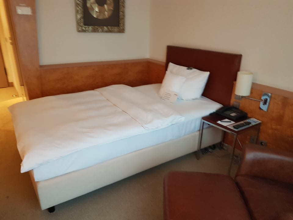 Zimmer Lindner Düsseldorf Airport, part of JdV by Hyatt