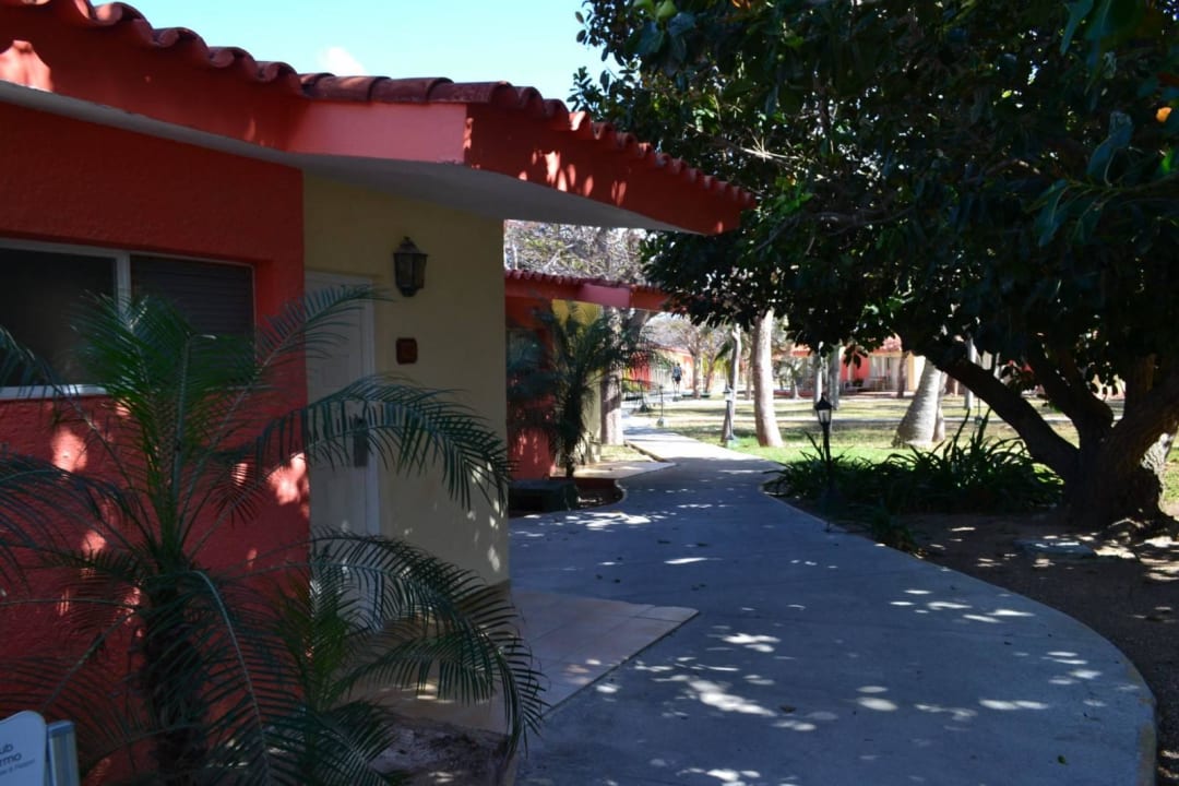 Wejścia do domków Starfish Cayo Guillermo