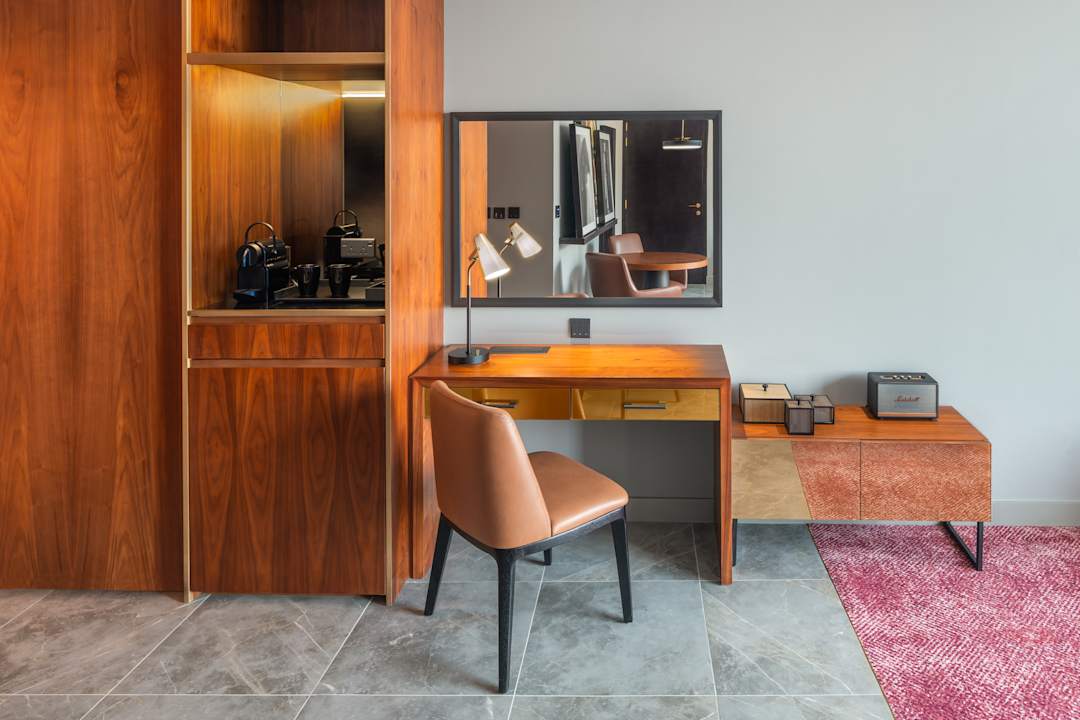 Zimmer The WB Abu Dhabi, Curio Collection By Hilton