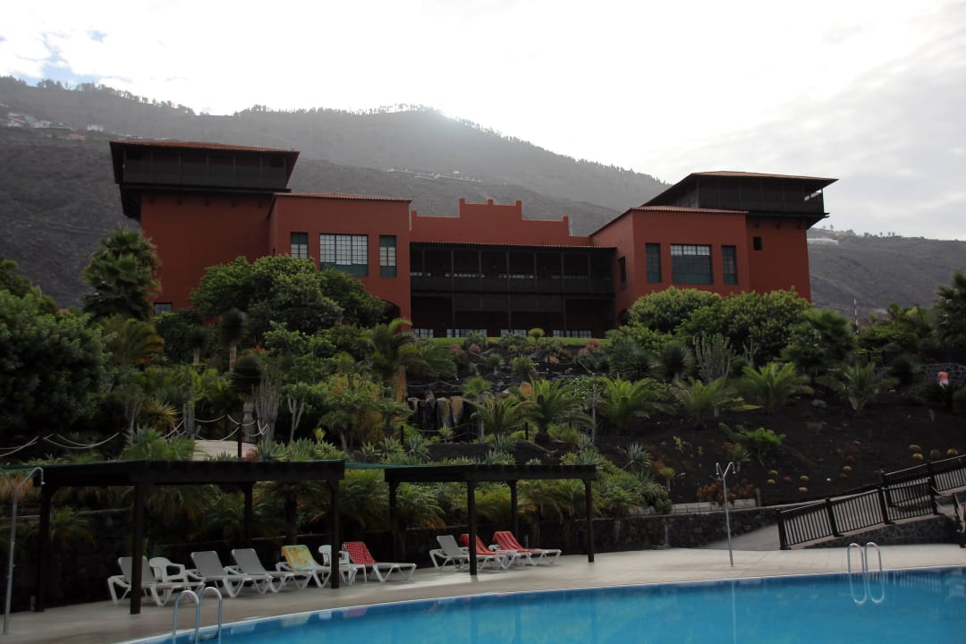 Blick auf das Haupthaus vom Pool La Palma Princess