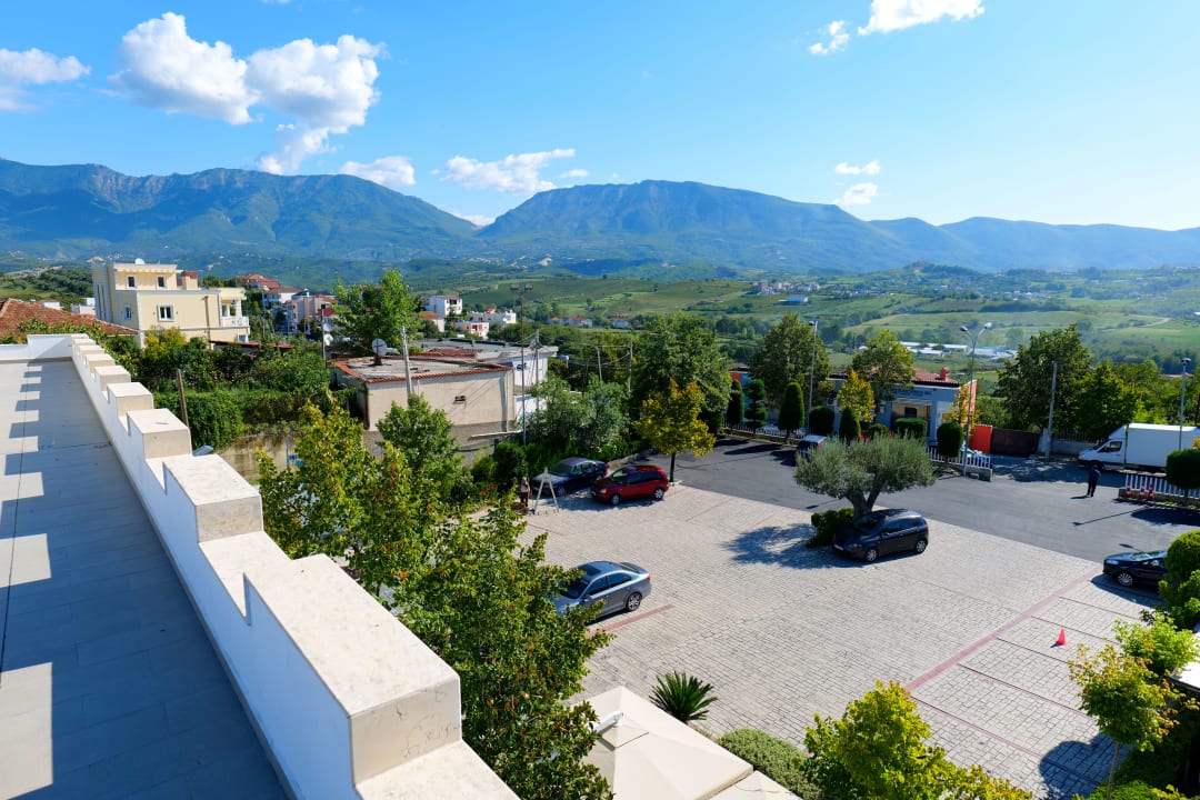 Ausblick Nari Lunder Agro-Tourism