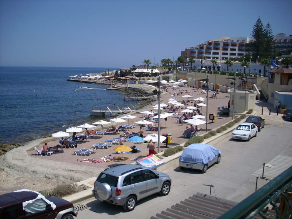 Direkter Blick auf den Strand von der Strandpromen db San Antonio Hotel + Spa