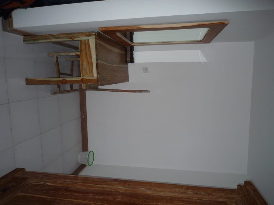 Genügend Platz zwischen Zimmer & Bad Lubdhaka Canggu Residence